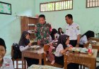 Dukung Program Pemerintah, Babinsa Koramil 04/Dempet Dampingi Penyaluran MBG Di Wilayah Binaan
